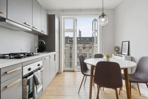 Bright apartment with balcony close to center city